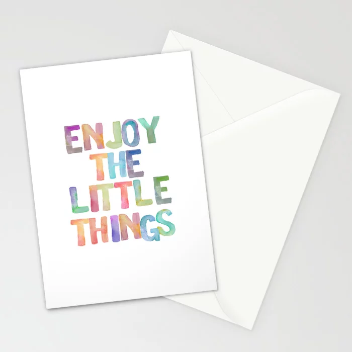 Tarjeta de felicitación Enjoy the little things tipo acuarela. Incluye sobre.
